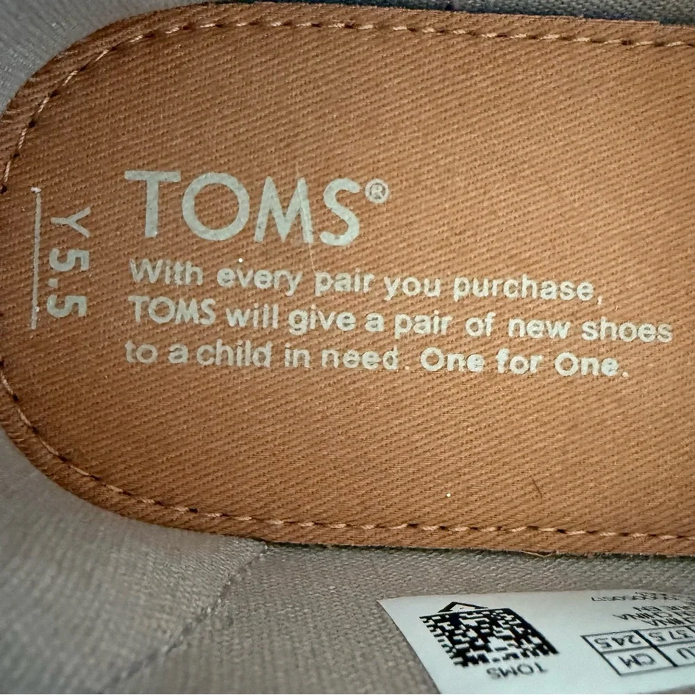 TOMS Kids' Silver Lace Glimmer Toms, New With Tags, Youth 5.5 (Women 7), Sparkly